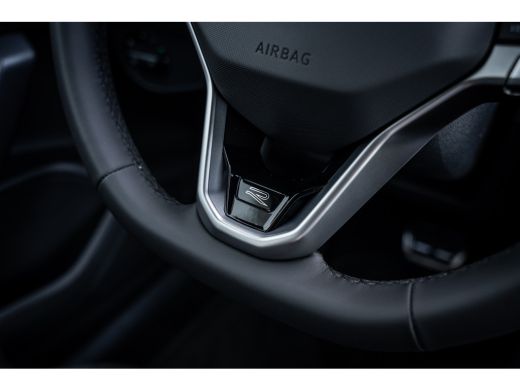 Volkswagen Taigo R-Line Edition Inclusief €2000,- inruilvoordeel | 'App-Connect' draadloze smartphone integratie |... ActivLease financial lease