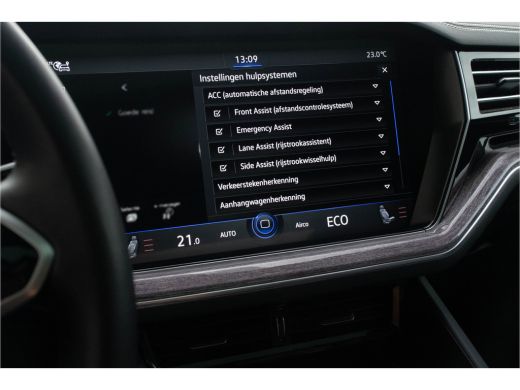 Volkswagen Touareg 3.0 TSI eHybrid 4MOTION / Luchtvering/ Adaptive Cruise Control/ Trekhaak/ Panoramadak/ 280kW (381kW) ActivLease financial lease