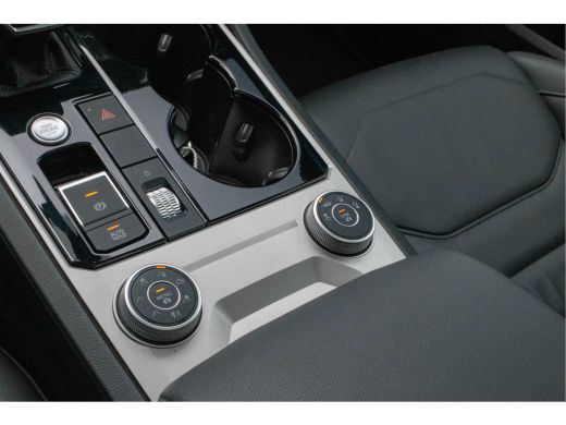 Volkswagen Touareg 3.0 TSI eHybrid 4MOTION / Luchtvering/ Adaptive Cruise Control/ Trekhaak/ Panoramadak/ 280kW (381kW) ActivLease financial lease