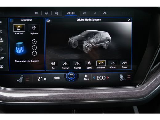 Volkswagen Touareg 3.0 TSI eHybrid 4MOTION / Luchtvering/ Adaptive Cruise Control/ Trekhaak/ Panoramadak/ 280kW (381kW) ActivLease financial lease