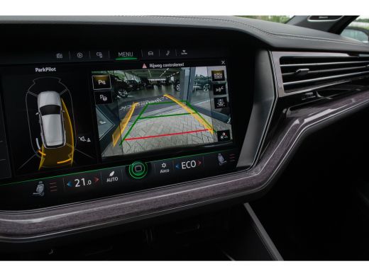 Volkswagen Touareg 3.0 TSI eHybrid 4MOTION / Luchtvering/ Adaptive Cruise Control/ Trekhaak/ Panoramadak/ 280kW (381kW) ActivLease financial lease