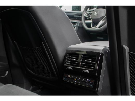 Volkswagen Touareg 3.0 TSI eHybrid 4MOTION / Luchtvering/ Adaptive Cruise Control/ Trekhaak/ Panoramadak/ 280kW (381kW) ActivLease financial lease