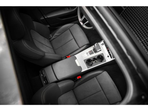 Audi A6 Avant 55 TFSI e 367pk quattro S line | Panorama dak | Head-up Display | Servosluiting | Assistent... ActivLease financial lease