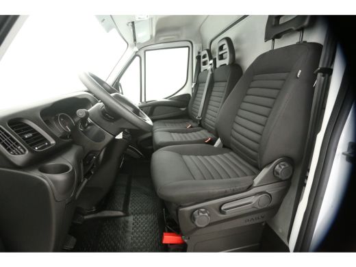 Iveco Daily 35C16H 2.3 410 157PK Dubbellucht 3500kg Trekgew. Laadklep Bakwagen Laadbak Airco 3 Persoons Trekhaak ActivLease financial lease