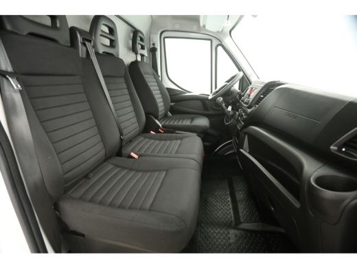 Iveco Daily 35C16H 2.3 410 157PK Dubbellucht 3500kg Trekgew. Laadklep Bakwagen Laadbak Airco 3 Persoons Trekhaak ActivLease financial lease