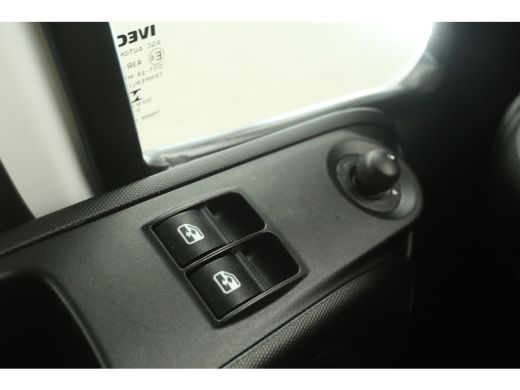 Iveco Daily 35C16H 2.3 410 157PK Dubbellucht 3500kg Trekgew. Laadklep Bakwagen Laadbak Airco 3 Persoons Trekhaak ActivLease financial lease