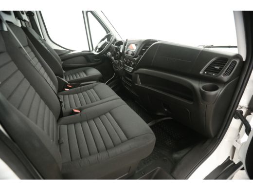 Iveco Daily 35C16H 2.3 410 157PK Dubbellucht 3500kg Trekgew. Laadklep Bakwagen Laadbak Airco 3 Persoons Trekhaak ActivLease financial lease