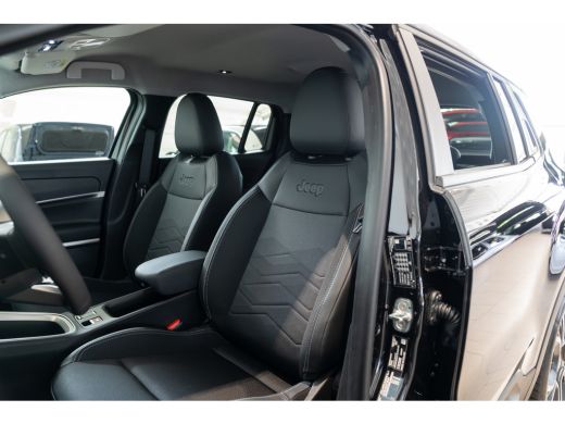 Jeep Avenger Summit 54 kWh | Infotainment Pakket | Winterpakket | Warmtepomp | Camera | Navigatie | 18 Inch Li... ActivLease financial lease