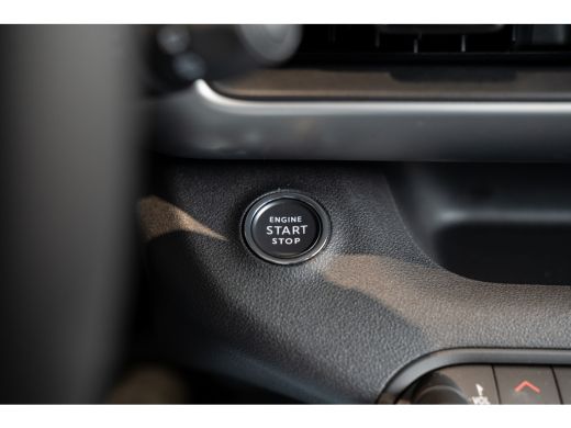 Jeep Avenger Summit 54 kWh | Infotainment Pakket | Winterpakket | Warmtepomp | Camera | Navigatie | 18 Inch Li... ActivLease financial lease