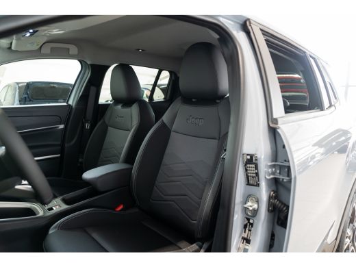 Jeep Avenger Summit 54 kWh | Infotainment Pakket | Winterpakket | Warmtepomp | Camera | Navigatie | 18 Inch Li... ActivLease financial lease