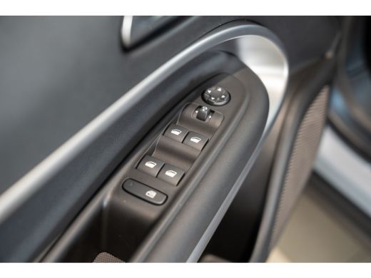 Jeep Avenger Summit 54 kWh | Infotainment Pakket | Winterpakket | Warmtepomp | Camera | Navigatie | 18 Inch Li... ActivLease financial lease
