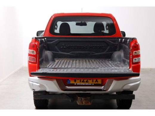 Mitsubishi L200 2.4 DI-D 180pk Club Cab Intense 4x4 High/Low Gearing + Diff. Lock 12-2018 ActivLease financial lease