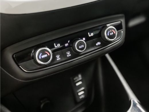 Opel Crossland X 1.2 Sport (APPLE CARPLAY, GROOT NAVI, 360 CAMERA, TREKHAAK, CLIMATE, SPORTSTOELEN, LM VELGEN, GET... ActivLease financial lease