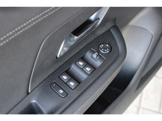 Opel Mokka 1.2 Turbo Ultimate Alcantara | Stoelmassage | Stoelen verwarmd | LED | Keyless ActivLease financial lease