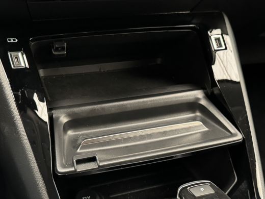 Peugeot 2008 1.2 PureTech Allure Pack Camera | Stoelverwarming | Parkeersensoren achter | Leder/Stof | Adaptie... ActivLease financial lease