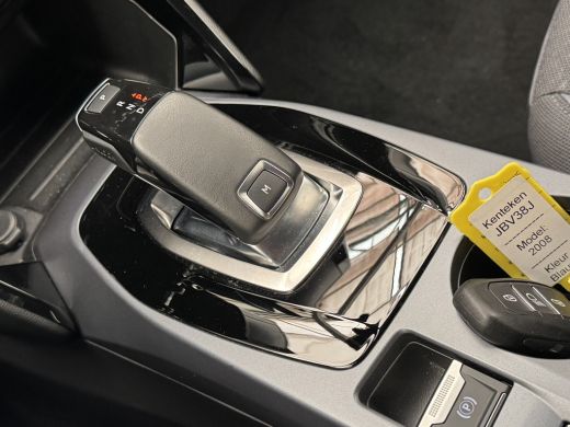 Peugeot 2008 1.2 PureTech Allure Pack Camera | Stoelverwarming | Parkeersensoren achter | Leder/Stof | Adaptie... ActivLease financial lease