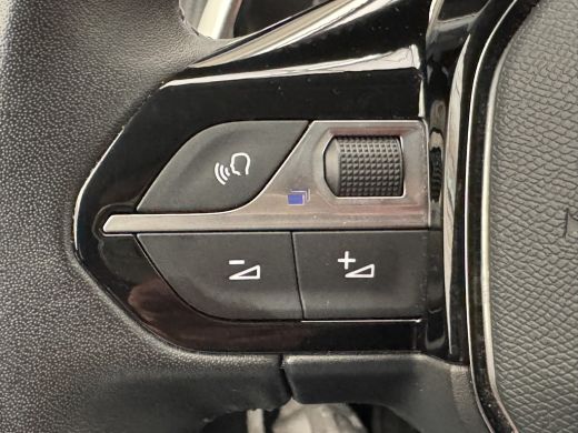 Peugeot 2008 1.2 PureTech Allure Pack Camera | Stoelverwarming | Parkeersensoren achter | Leder/Stof | Adaptie... ActivLease financial lease