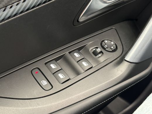 Peugeot 2008 1.2 PureTech Allure Pack Camera | Stoelverwarming | Parkeersensoren achter | Leder/Stof | Adaptie... ActivLease financial lease