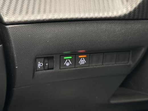Peugeot 2008 1.2 PureTech Allure Pack Camera | Stoelverwarming | Parkeersensoren achter | Leder/Stof | Adaptie... ActivLease financial lease