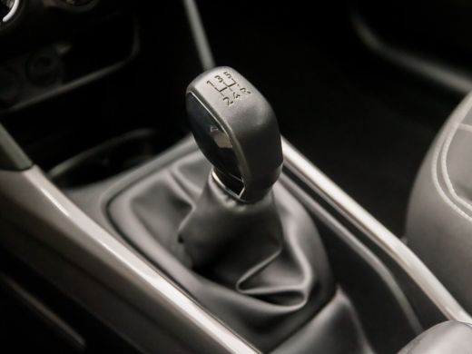 Peugeot 2008 1.2 PureTech Sport (PANORAMADAK, APPLE CARPLAY, NAVIGATIE, LM VELGEN, SPORTSTOELEN, PARKEERSENSOR... ActivLease financial lease