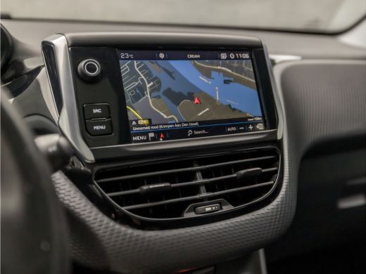 Peugeot 2008 1.2 PureTech Sport (PANORAMADAK, APPLE CARPLAY, NAVIGATIE, LM VELGEN, SPORTSTOELEN, PARKEERSENSOR... ActivLease financial lease