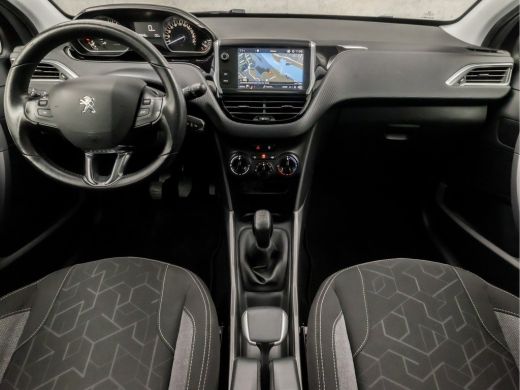 Peugeot 2008 1.2 PureTech Sport (PANORAMADAK, APPLE CARPLAY, NAVIGATIE, LM VELGEN, SPORTSTOELEN, PARKEERSENSOR... ActivLease financial lease