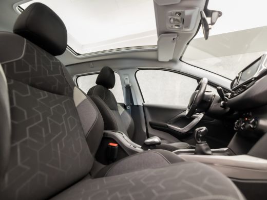 Peugeot 2008 1.2 PureTech Sport (PANORAMADAK, APPLE CARPLAY, NAVIGATIE, LM VELGEN, SPORTSTOELEN, PARKEERSENSOR... ActivLease financial lease