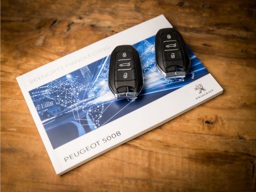 Peugeot 5008 1.2 PureTech GT-Line 7 Persoons (PANORAMADAK, APPLE CARPLAY, GROOT NAVI, 360 CAMERA, LEDER, SPORT... ActivLease financial lease