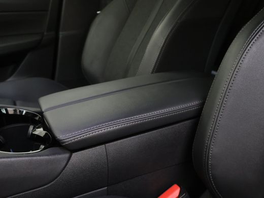 Peugeot 508 SW Allure Pack Camera | Adaptieve Cruise | 17" Lichtmetaal | LED | Parkeersensoren Achter | Carpl... ActivLease financial lease
