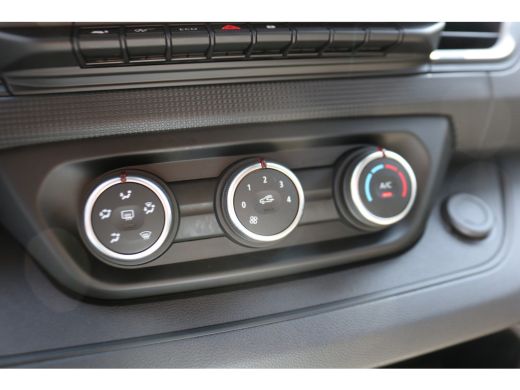 Renault Trafic 2.0 dCi 110pk L2 H1 Airco Navigatie 10dkm ActivLease financial lease