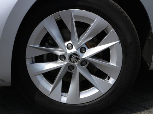 Skoda Octavia Combi 1.0 e-TSI Business Edition DAB NAVI CLIMA CUISE ActivLease financial lease