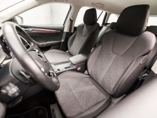 Skoda Octavia Combi 1.0 e-TSI Sport Automaat (VIRTUAL COCKPIT, APPLE CARPLAY, HEAD-UP DISPLAY, STUUR/STOELVERWA... ActivLease financial lease