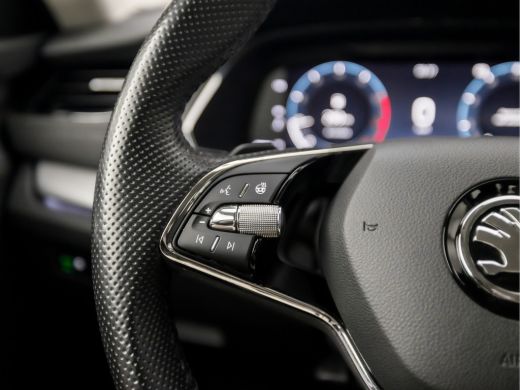 Skoda Octavia Combi 1.0 e-TSI Sport Automaat (VIRTUAL COCKPIT, APPLE CARPLAY, HEAD-UP DISPLAY, STUUR/STOELVERWA... ActivLease financial lease