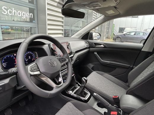 Volkswagen T-Cross Life Edition Inclusief €2000,- inruilvoordeel | 'App-Connect' draadloze smartphone integratie | A... ActivLease financial lease