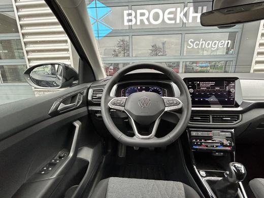 Volkswagen T-Cross Life Edition Inclusief €2000,- inruilvoordeel | 'App-Connect' draadloze smartphone integratie | A... ActivLease financial lease