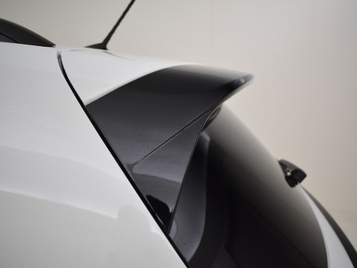 Volkswagen T-Cross Life Edition Inclusief €2000,- inruilvoordeel | 'App-Connect' draadloze smartphone integratie | A... ActivLease financial lease