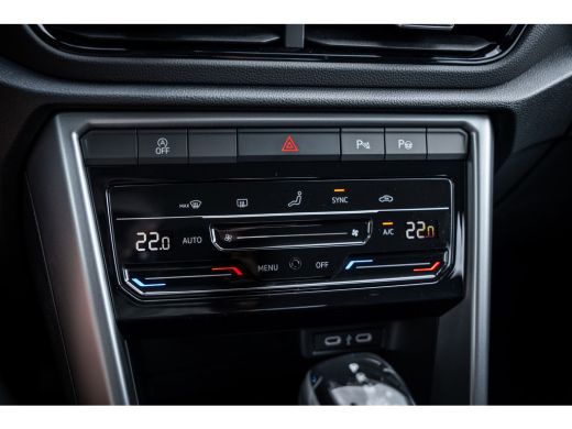 Volkswagen T-Roc Life Edition Inclusief €2000,- inruilvoordeel | 'App-Connect' draadloze smartphone integratie | B... ActivLease financial lease