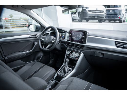 Volkswagen T-Roc Life Edition Inclusief €2000,- inruilvoordeel | 'App-Connect' draadloze smartphone integratie | B... ActivLease financial lease