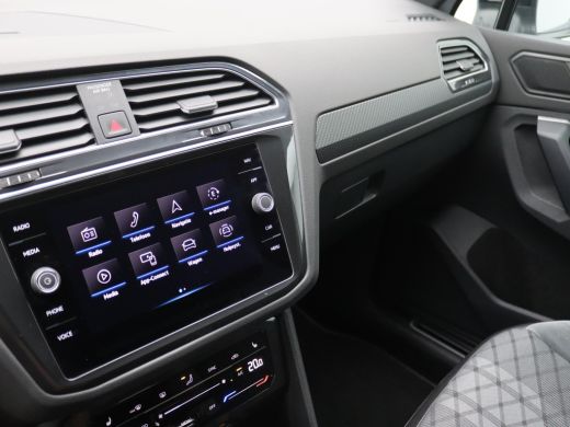 Volkswagen Tiguan 1.4 TSI eHybrid R-Line Business 245PK DSG Trekhaak, LED-Matrix, Elek. achterklep, 20" Suzuka velg... ActivLease financial lease