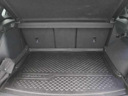 Volkswagen Tiguan 1.4 TSI eHybrid R-Line Business 245PK DSG Trekhaak, LED-Matrix, Elek. achterklep, 20" Suzuka velg... ActivLease financial lease