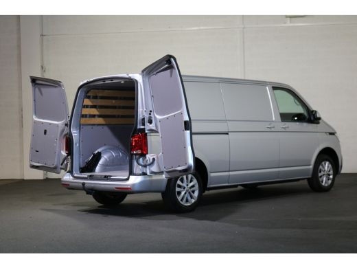 Volkswagen Transporter 2.0 TDI L2 H1 Airco Navigatie Trekhaak ActivLease financial lease