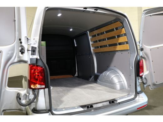 Volkswagen Transporter 2.0 TDI L2 H1 Airco Navigatie Trekhaak ActivLease financial lease