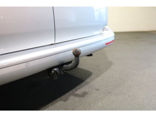 Volkswagen Transporter 2.0 TDI L2 H1 Airco Navigatie Trekhaak ActivLease financial lease