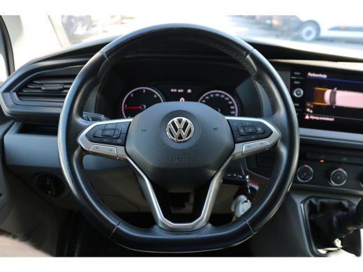 Volkswagen Transporter 2.0 TDI L2 H1 Airco Navigatie Trekhaak ActivLease financial lease