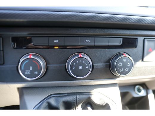 Volkswagen Transporter 2.0 TDI L2 H1 Airco Navigatie Trekhaak ActivLease financial lease