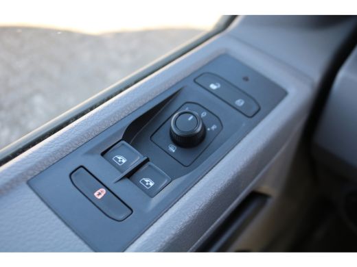Volkswagen Transporter 2.0 TDI L2 H1 Airco Navigatie Trekhaak ActivLease financial lease