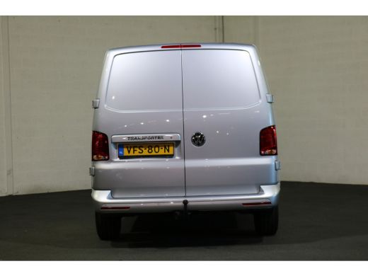 Volkswagen Transporter 2.0 TDI L2 H1 Airco Navigatie Trekhaak ActivLease financial lease