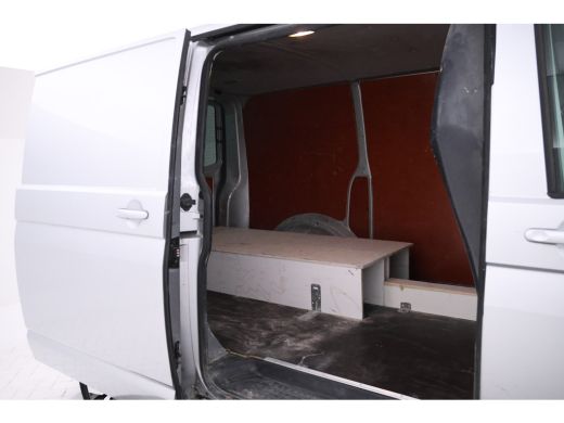 Volkswagen Transporter 2.0 TDI L2 H1 Highline Automaat, Leer, Navigatie, Climate, ActivLease financial lease