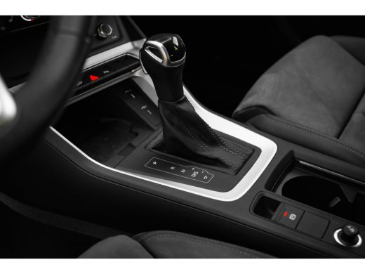 Audi Q3 45 TFSI e Advanced edition | Achteruitrijcamera | Stoelverwarming | Adaptieve Cruise Control | Le... ActivLease financial lease