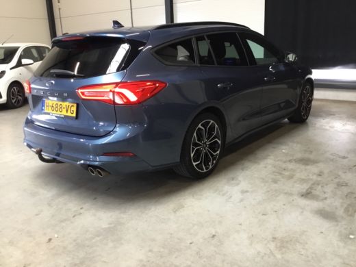 Ford Focus 1.0EB 155PK ST-LINE X | NL AUTO! | 1 EIGENAAR | TREKHAAK | PARK SENS V+A | CRUISE | WINTERPACK | ... ActivLease financial lease